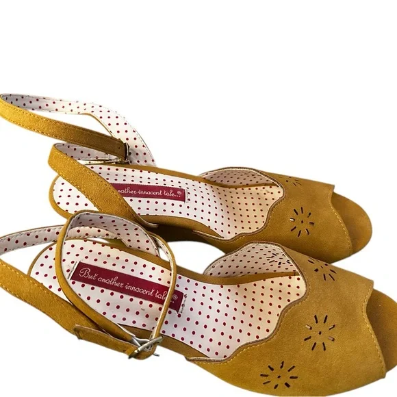 1940s Mustard Yellow Peep Toe Ankle Strap scallop cut Wedge Heels - Picture 6 of 9